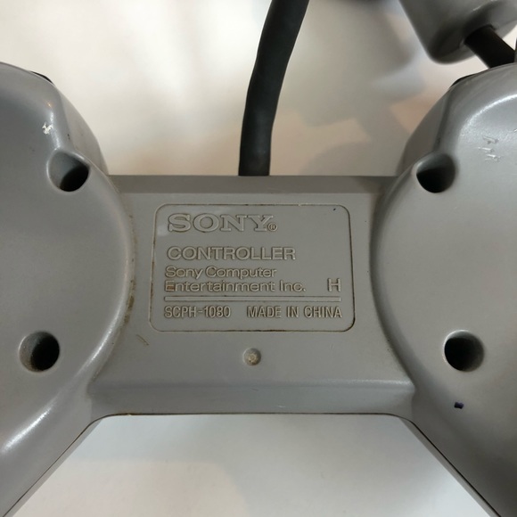 Original Sony PlayStation Wired Controller - Picture 3 of 5